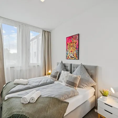 Yello Homes - Lazy Loft - Airport & Messe - 8 Betten - 3 Schlafzimmer *